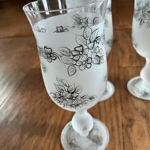 Set of 4 Waverly Garden Room Black Floral & Vine Hand Painted Glass Goblets